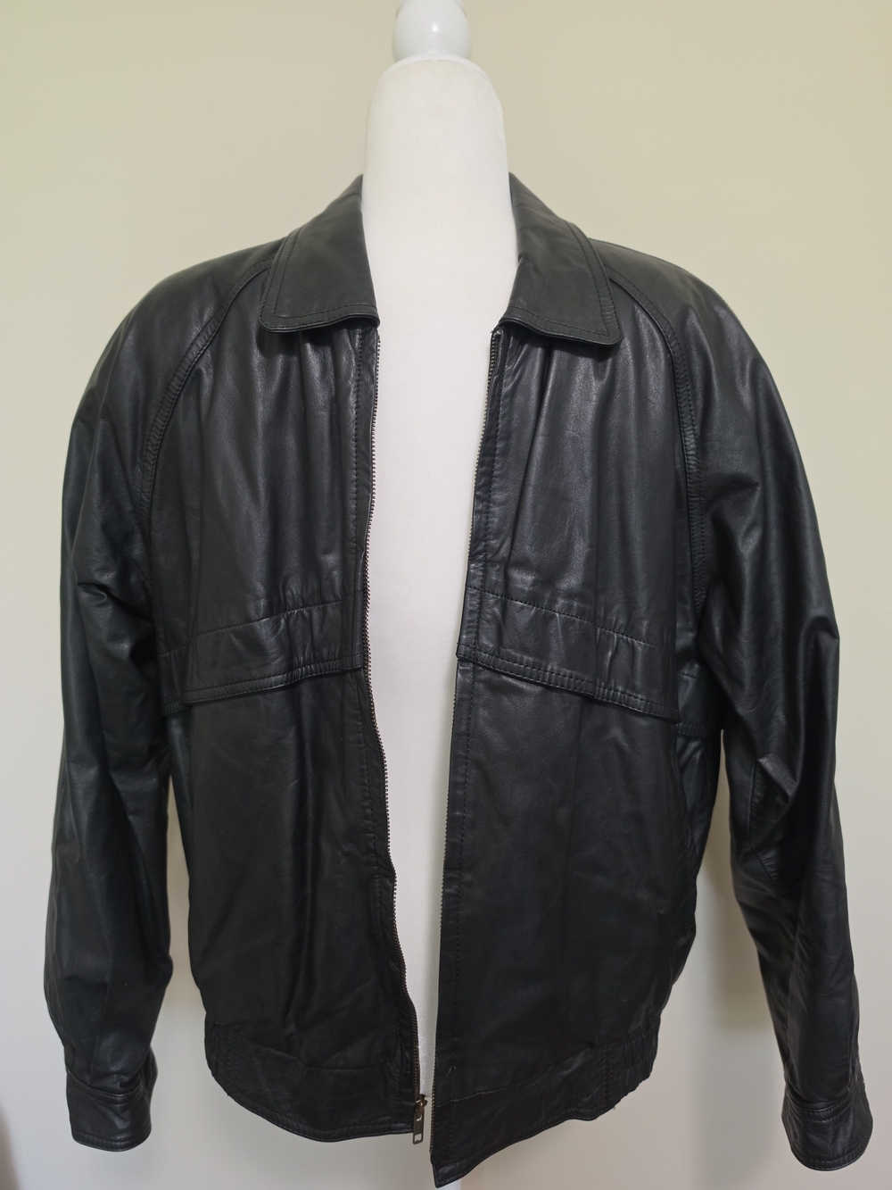 Vintage 80s Bermans Men's Black Leather Bomber Jacket Thinsulate Zip Out Liner M